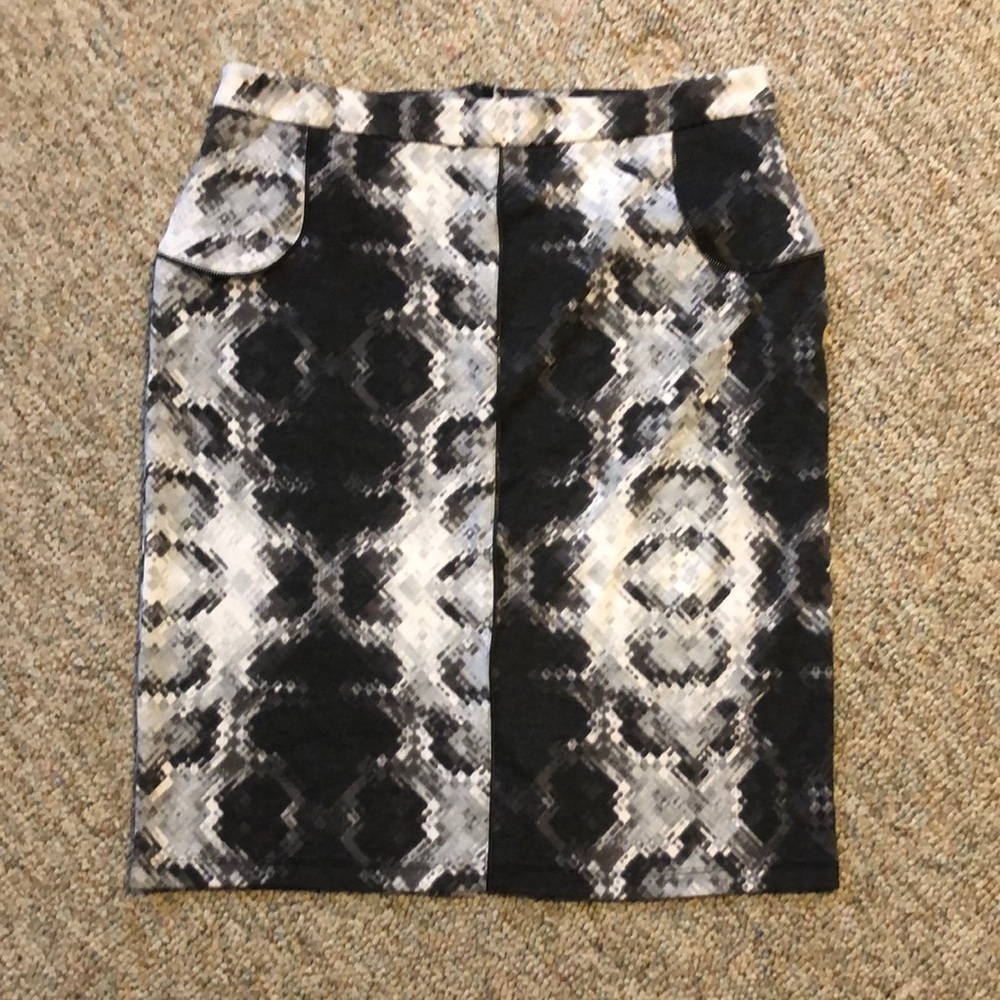Very cute black and white pattern skirt
